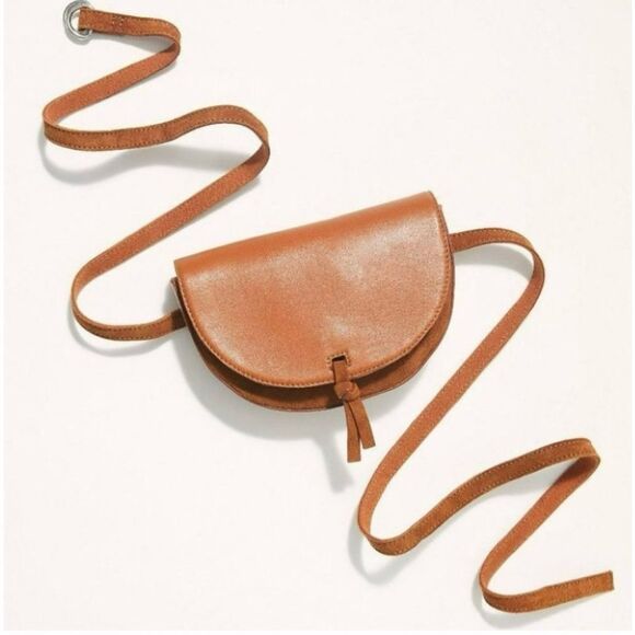 Free People Faye Saddle Belt Bag Leather Half-moon Minimalistic Design Brown - Picture 1 of 15